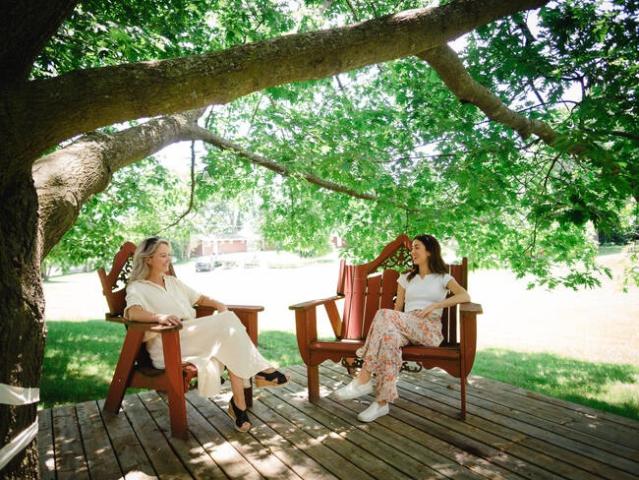 220707 010415 RTO 9 6596 Stirling Lodge Newboro 2022 Summer Tree Shaded Tim Forbes Accomodation Dining lowres